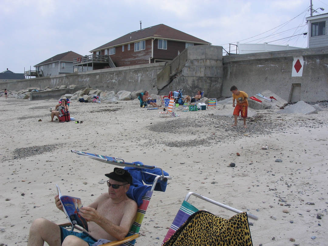 Bill Swanton on beach 2 July 2005.jpg 185.9K